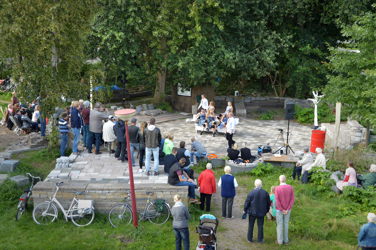 voorstelling openlucht theater le roy tuin vayu 2015