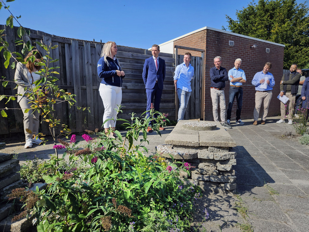 Wethouders en ambtenaren BZK bezoeken Le Roy-tuintje