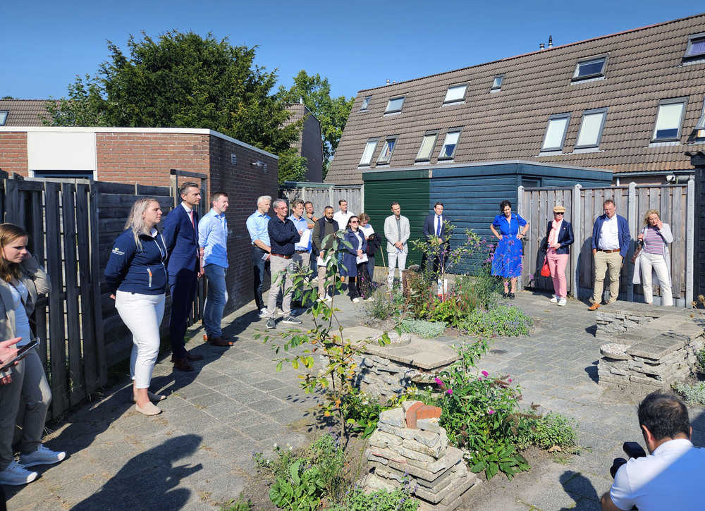 wethouders heerenveen binnenlandse zaken bezoek le roy tuintje heerenveen 3