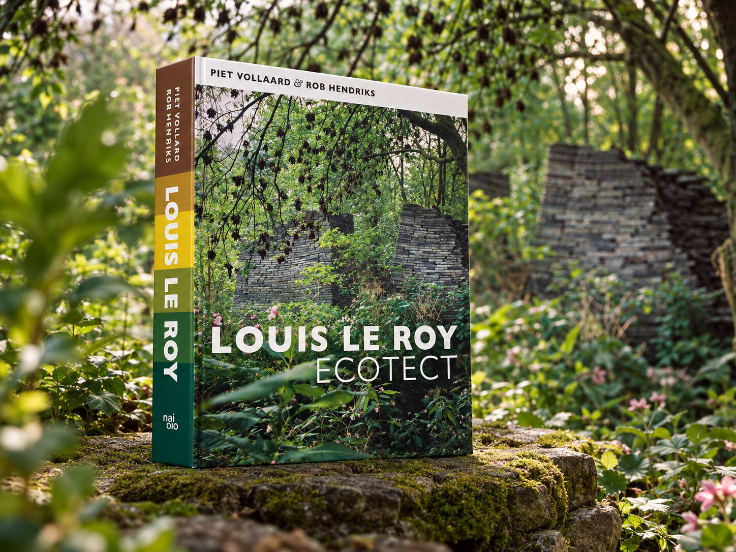 Boek "Louis Le Roy, ecotect" van Rob Hendriks en Piet Volaard gepresenteerd in Heerenveen